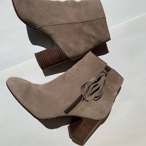 Sz 7,5 Beige Tan Sueded Born  Ankle Boots NWOT